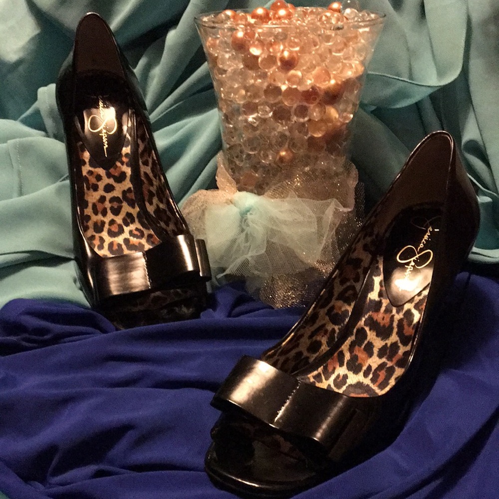 Jessica Simpson size 7 1/2 black patent leather cheetah fabric lining heels